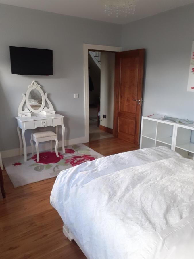 Private Room In Superb House Bed 1 Nobber Exterior foto